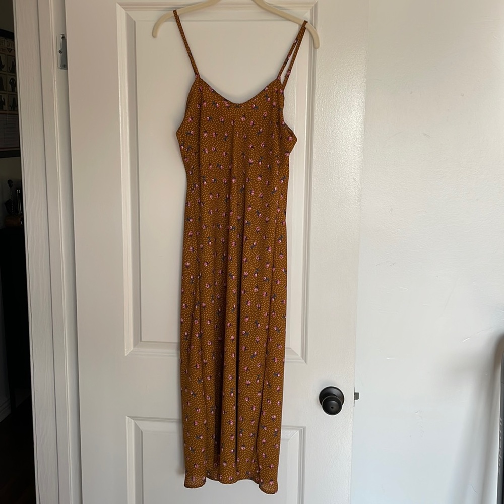 Floral yellow midi slip dress!